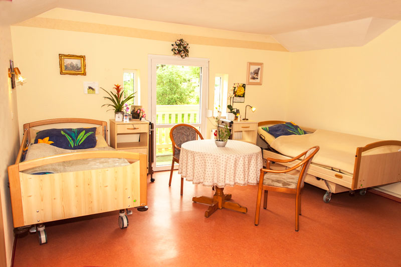 Zimmerausstattung Doppelzimmer - Pflege- und Seniorenheim  „Am Kleinen Zschirnstein GmbH“