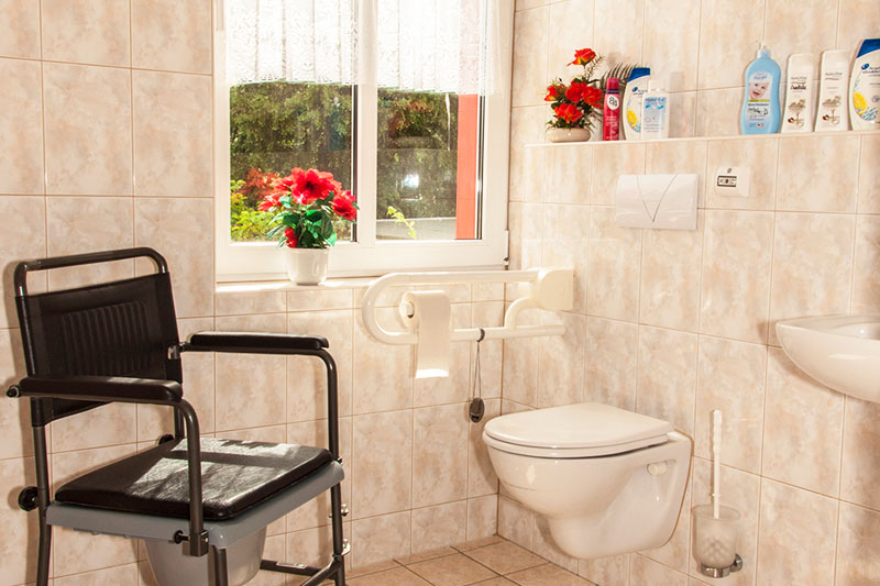 Zimmerausstattung Toilette - Pflege- und Seniorenheim  „Am Kleinen Zschirnstein GmbH“